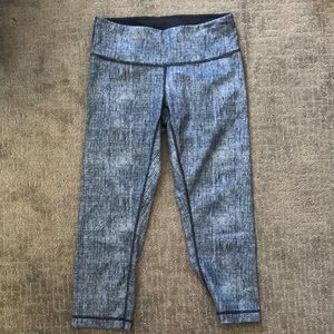Lululemon crop pants. Barely worn!!